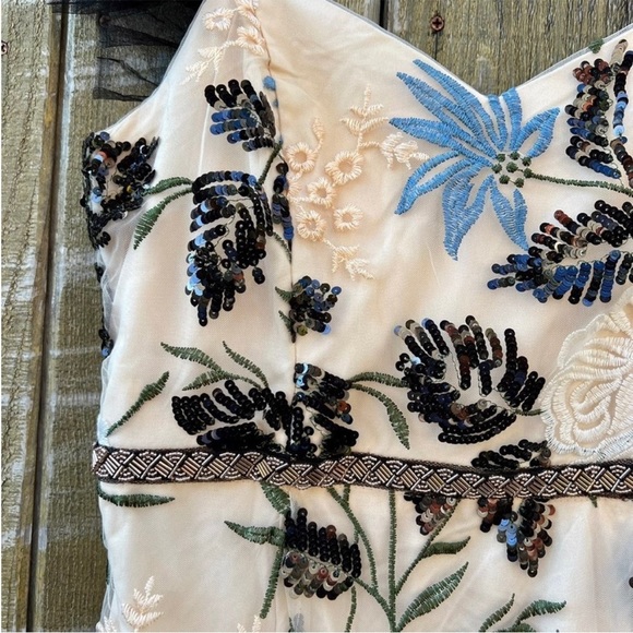 🌿 Cream Showstopper Embroidered Sequin Bodycon Midi Dress 🌿 - Picture 6 of 11